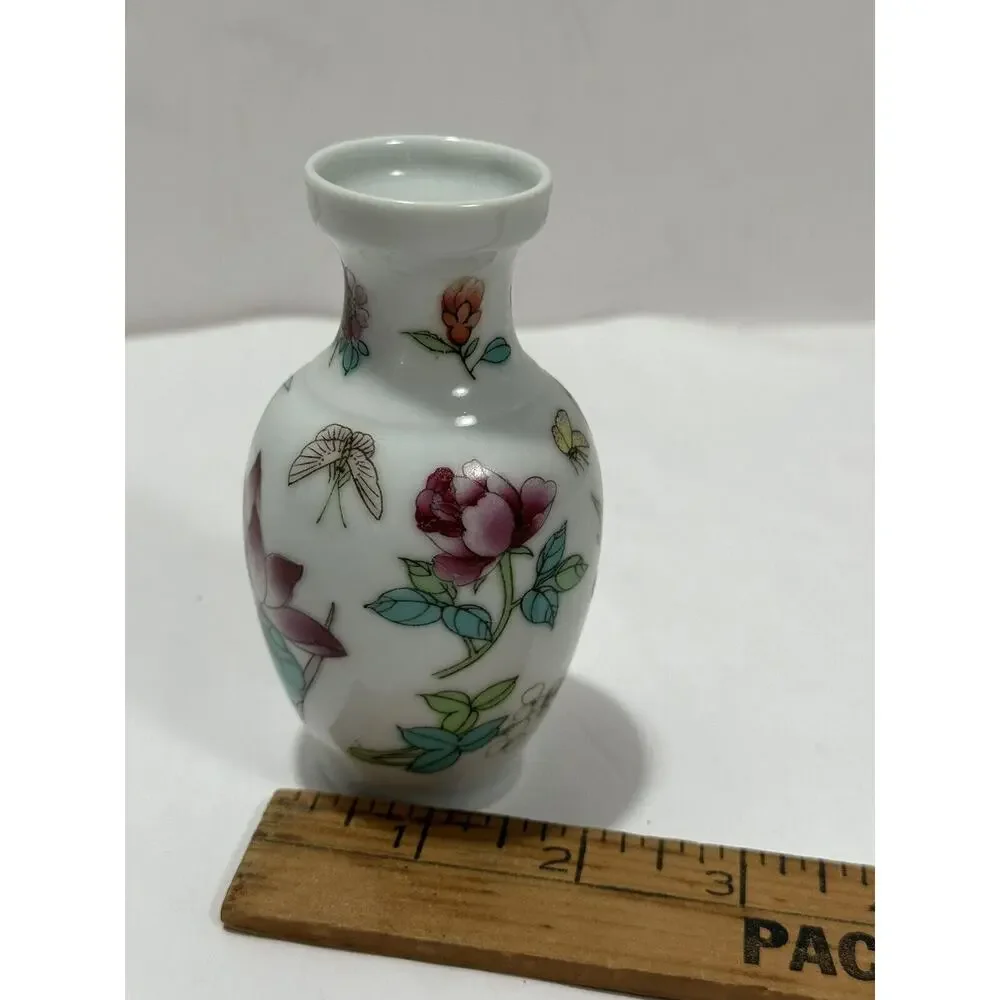 Vintage‎ Floral Chinese Asian Vase Small 4.5” White Bud Vase Flowers Design 1980